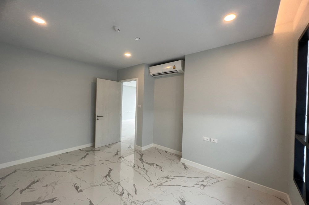 picture 🔥 For Sale !!🔥 Code C20221206498........Supalai Premier Charoen Nakhon, 2 bedroom, 2 bathroom, high floor 21++, Parlty Furnished, Special Deal!!📣📣 - 5/10