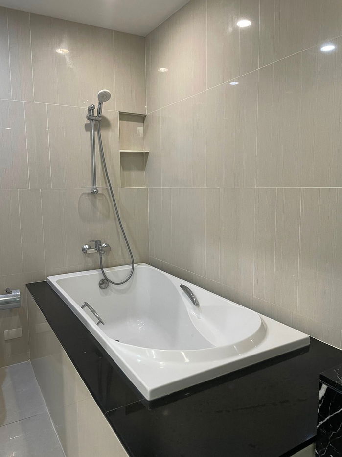 รูป FOR RENT : Estara Haven Phatthakan 20 ทาวน์โฮม 3 ชั้น สไตล์โมเดิร์น 10 นาที ถึง ทองหล่อ - รูปที่ 10/11