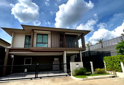 Houses for rent National Institute of Development Administration (NIDA) : Single house for rent, Burasiri Village, Krungthep Kreetha, , beautiful, ready to move in, near The Mall Bangkapi. Interested, add Line @841qqlnr