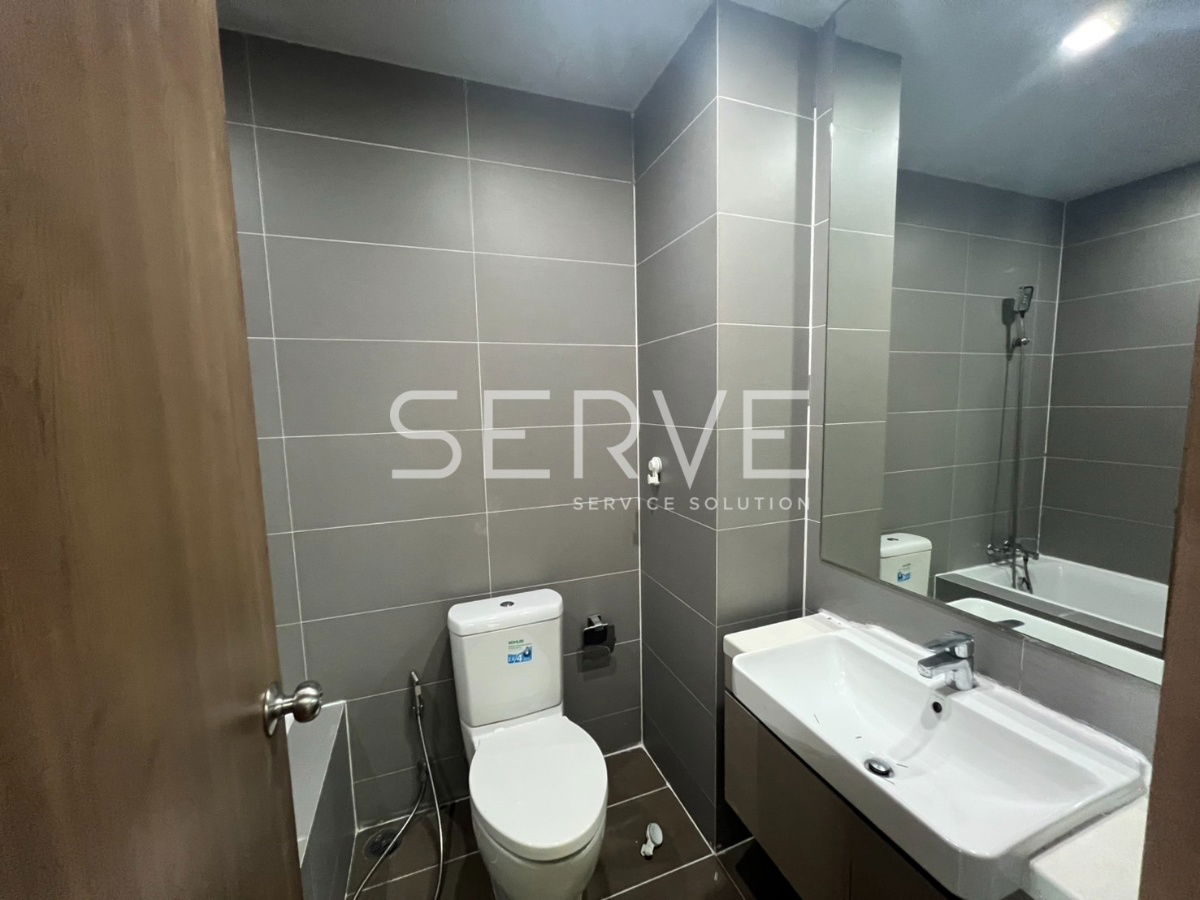 picture 1 Bed with Bathtub Large Room City view  Fully furnished Good Location Close to BTS Phaya Thai 200 m @ Noble Revent  - 5/8