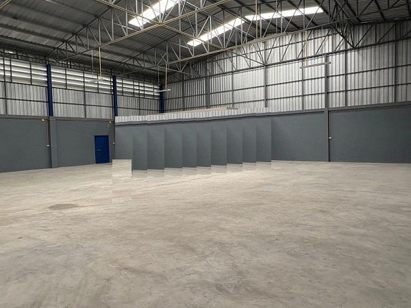 picture Warehouse for rent in Lat Krabang, Soi Lat Krabang 14/1, 400 sq m. Two adjacent warehouses, no office. - 2/3