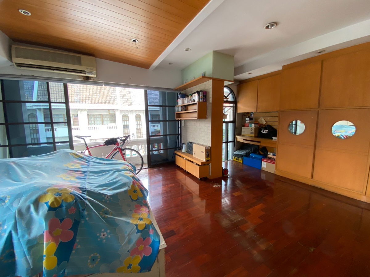 รูป ขายถูกสุดในย่านนี้!!! ทาวน์เฮ้าส์หรู 4 ชั้นหมู่บ้านภัทราวิลล่า 3 ห้องมุมพื้นที่ 79.1 ตารางวา - รูปที่ 8/15