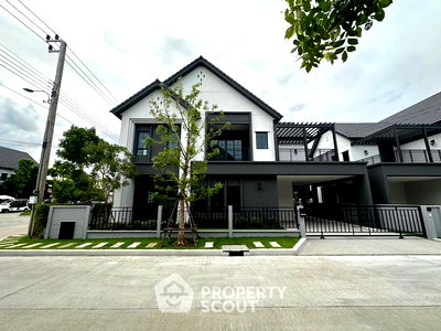 Houses for rent : 4-BR House at Centro Bangna in Bang Kaeo (ID 2264056)