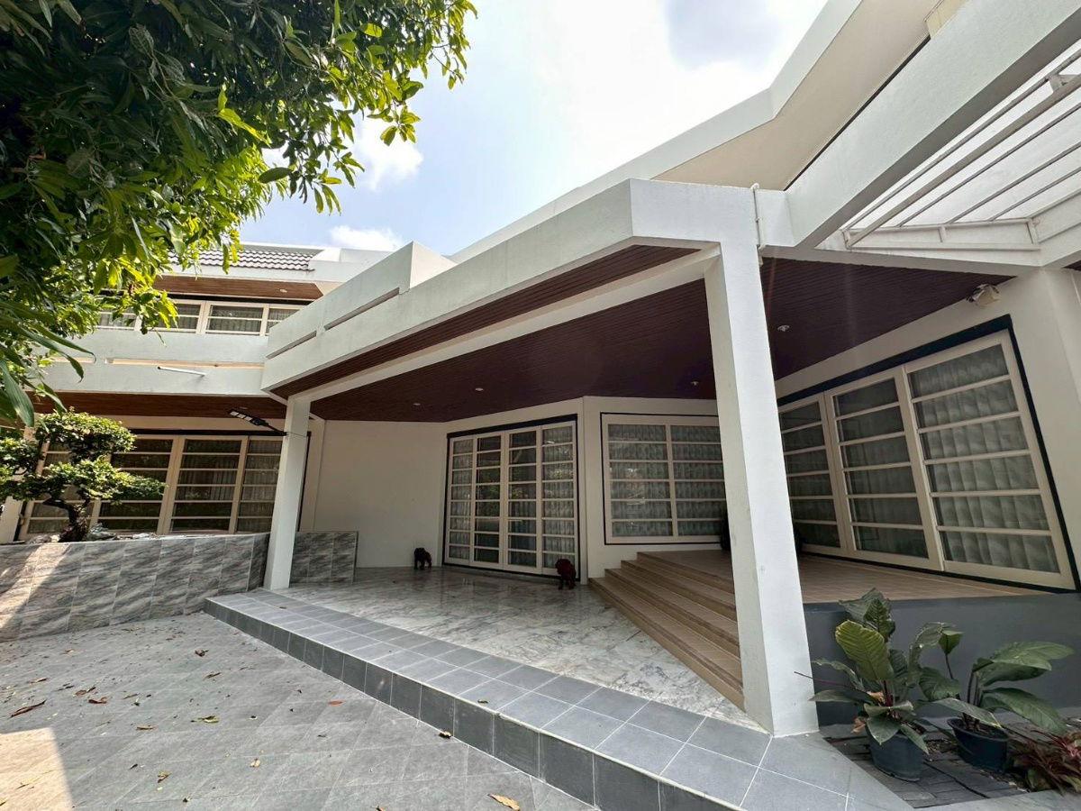 รูป ❖ Prime Location ❖ บ้านเดี่ยว 2 ชั้น 4 ห้องนอน 5 ห้องน้ำ 15 ที่จอดรถ | ขนาดที่ดิน 340.00 ตร.ว. พื้นที่ใช้สอย 800.00 ตร.ม. | ใกล้ BTS สถานีพระโขนง - รูปที่ 1/21