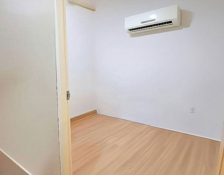 picture Second-hand townhouse for sale in Pattaya, The Palm City Hill, Nong Pla Lai, Bang Lamung, Chonburi - 11/19