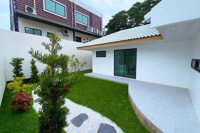 picture Luxury 2-story mansion for sale at Phatthanakan 67-71, ARL Ban Thap Chang, 2.3 km. 76 sq.wa., 306 sq - 2/8
