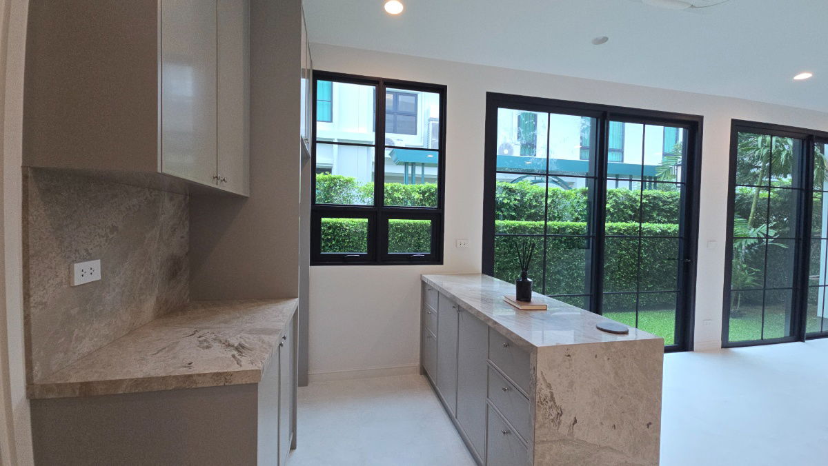 picture Special Deal! Exclusive Residence 330 SQ.M. | Facing Central Garden & High Privacy, THB 47M | Narinsiri Krungthep Kreetha - 16/33