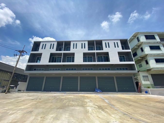 ขายหรือเช่าอาคารพาณิชย์ 3.5 ชั้น พร้อมดาดฟ้า โครงการ UTECTIC 2 กม. 24 ถึง 25 ห่างจากเซ็นทรัลมหาชัยเพียง 200 เมตร ติดถนนพระราม 2 