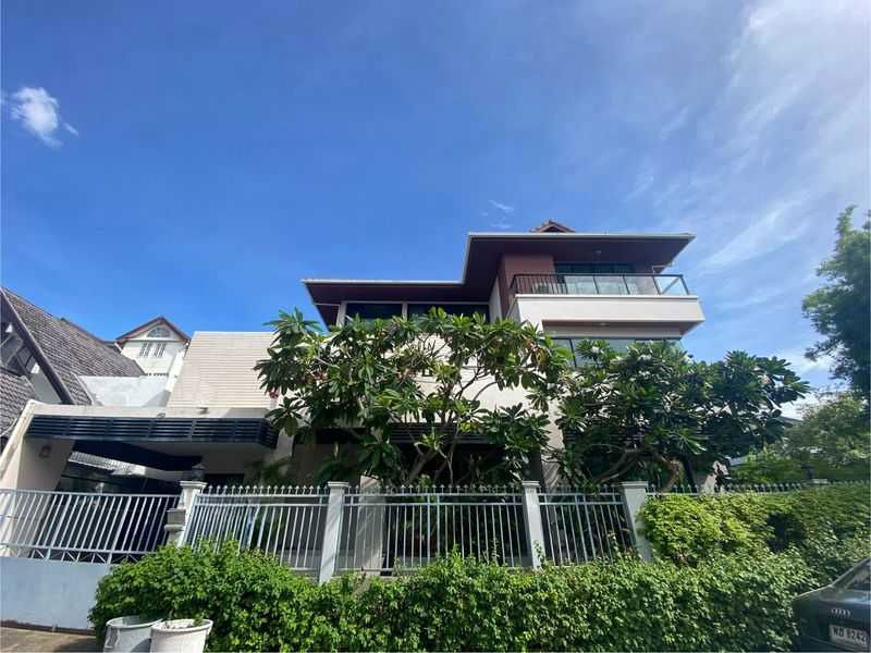 รูป LTHC13045 – House for Rent (บ้านให้เช่า) in Phromphong (พร้อมพงษ์) Size 390 sqm. 4 Bed 5 Bath ONLY 90K/Month - รูปที่ 1/14