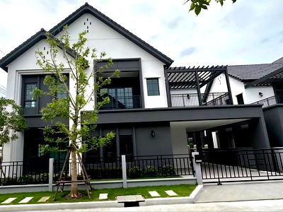 เช่าบ้านเดี่ยว วิทยาลัยนานาชาติราฟเฟิลส์ : ให้เช่า บ้านเดี่ยว2ชั้น หมู่บ้าน Centro บางนา หลังเมกา บางนา เพียง800เมตร