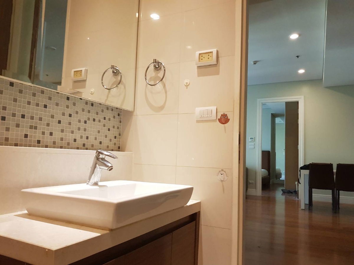 picture Bright Sukhumvit 24, a luxury condominium designed to elevate your life.  - 6/7