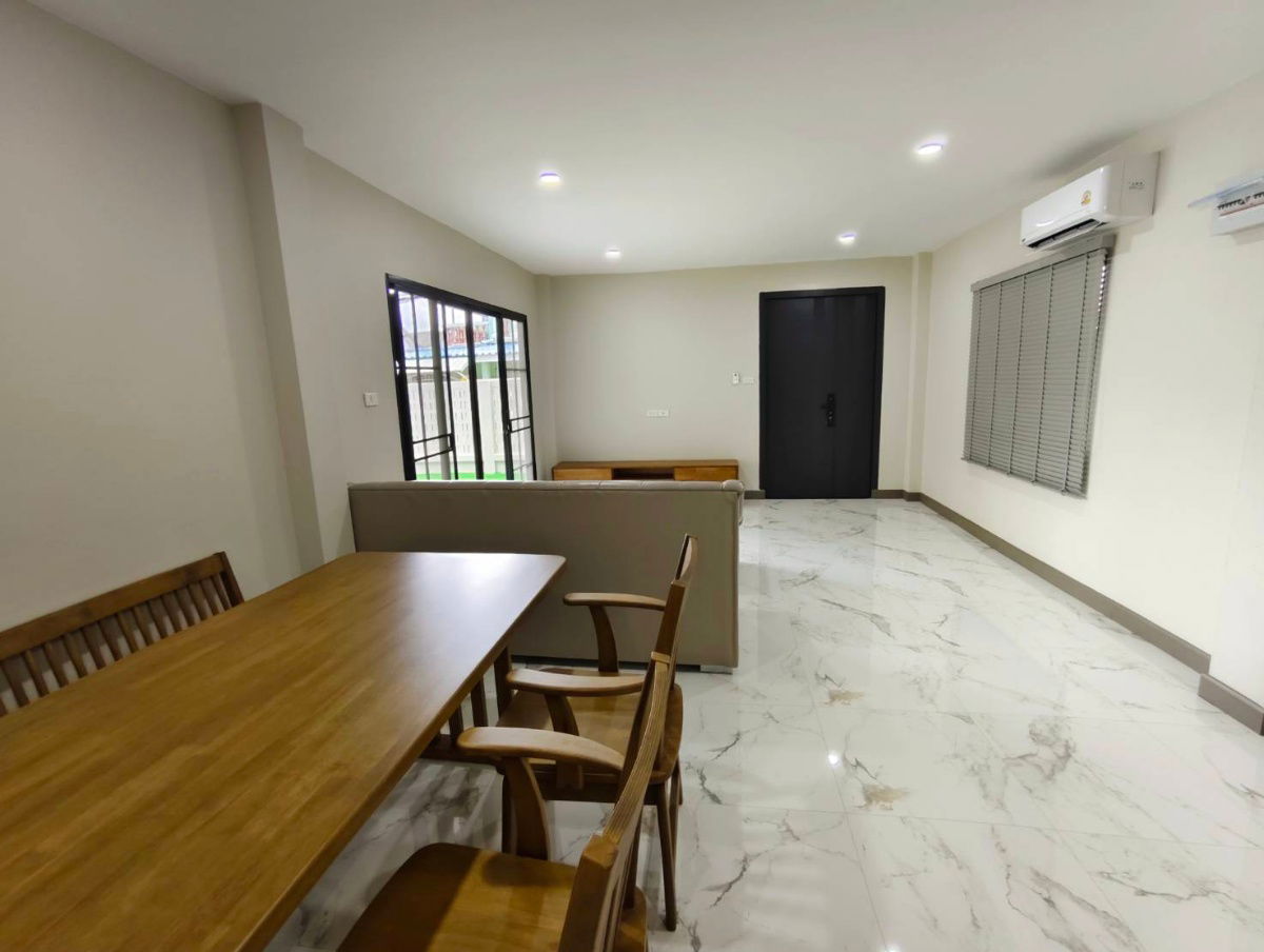 รูป ให้เช่า! บ้านเดี่ยวรีโนเวทใหม่ 🏠 ทำเลทองใกล้รถไฟฟ้าและเซ็นทรัลเวสต์เกต 🛍️ - รูปที่ 14/16
