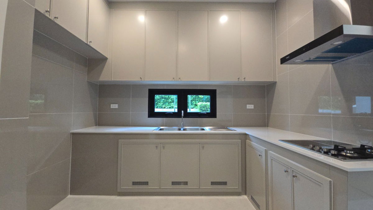 picture Special Deal! Exclusive Residence 330 SQ.M. | Facing Central Garden & High Privacy, THB 47M | Narinsiri Krungthep Kreetha - 17/33