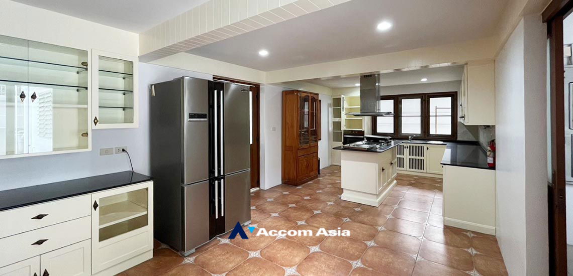 รูป 🔼🔽 AccomA 📩 Exclusive Detached House for Rent in Ekkamai – Private Gated Compound with Only 2 Homes! Shared Swimming pool & Garden (610073) - รูปที่ 6/20