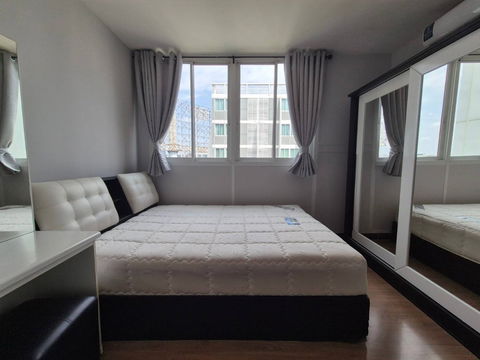 Fully furnished room for rent , near ARL and MRT Huamak station