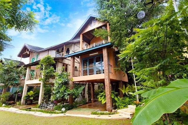 picture newly built old English style Lotus Chiang Mai Ruamchok 900 m. For rent 3-story detached house - 1/8