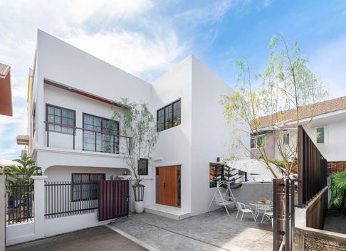 🔥 Brand new luxury detached house for rent in Huai Khwang area 🏡 Near KIS, SISB, and Regent International Schools, and many shopping malls