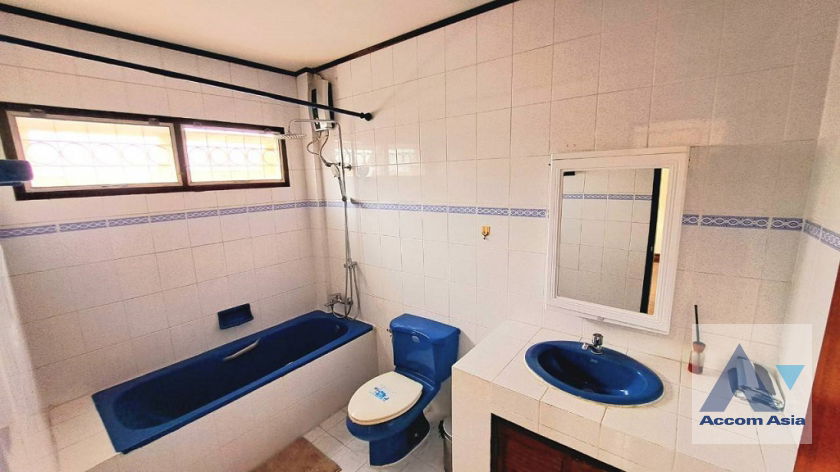 picture 🔼🔽 AccomA 📩 Home Office 4 BR Townhouse in Phra Khanong Nuea (AA37344) - 17/20