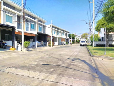 🔊 For rent 🏡 Townhouse in Pleno Village, behind Thai Singapore School 🚇 Near BTS Sri Lasalle 💸 Rental price 25,000 baht/month