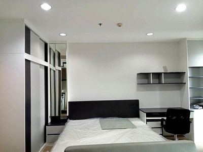 Condos for sale : Ideo Q Ratchathewi【𝐒𝐄𝐋𝐋 & 𝐑𝐄𝐍𝐓】🔥Spacious, airy room with a clean white tone, modern decor, and fully furnished.🔥  Contact Line ID: @hacondo