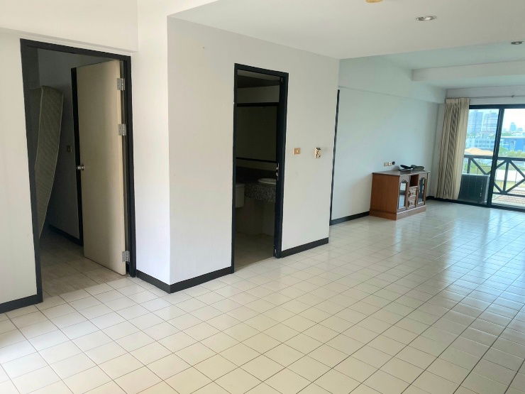 รูป ขายตามสภาพ ห้องใหญ่ ขนาด 85 ตร.ม. ใกล้มหาวิทยาลัยรามคำแหง ฟรีเฟอร์ เครื่องใช้ไฟฟ้า 4 อย่าง เข้าถึงถนนเส้นสำคัญเลียบด่วนรามอินทรา - รามคำแหง- พระราม 9  - รูปที่ 2/6