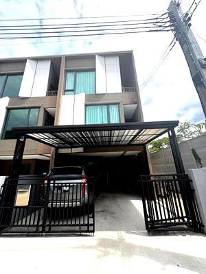 โฮมออฟฟิศให้เช่า : 🔊 ปล่อยเช่า  🏡 ทาวน์โฮม 3 ชั้น หลังมุม หมู่บ้านกลางเมือง  พหล-วิภาวดี ทำโฮมออฟฟิศได้ ใกล้ 🚇 BTS แยกคปอ. 💸 ราคาเช่า 36,000 บาท/เดือน 