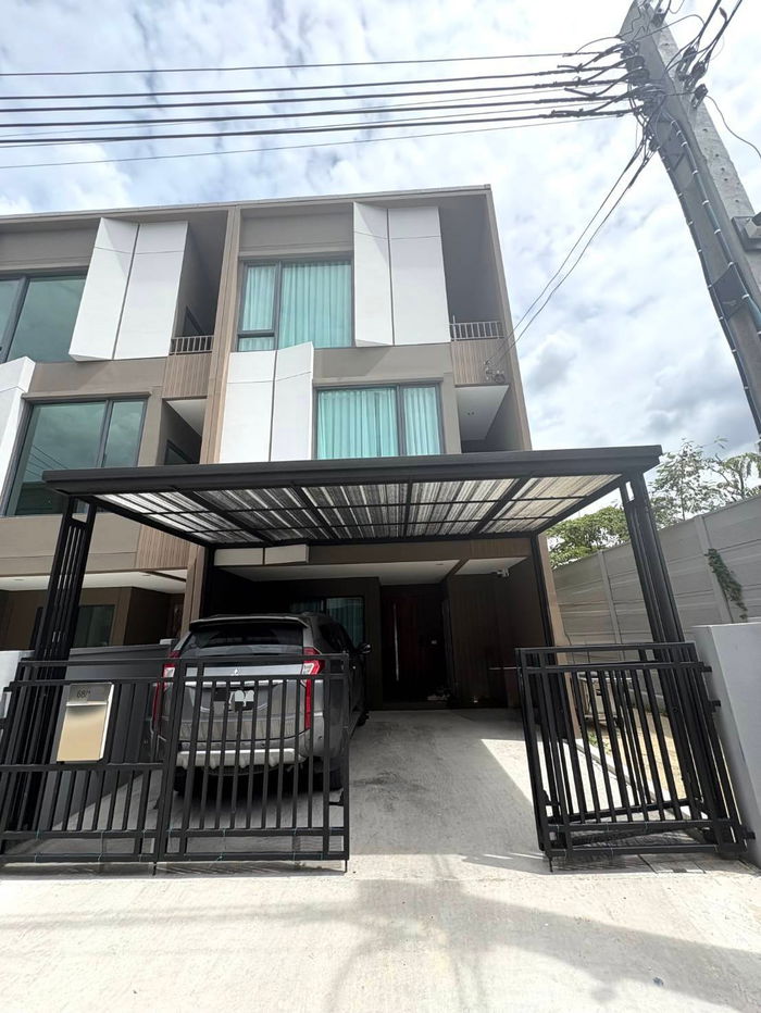 รูป 🔊 ปล่อยเช่า  🏡 ทาวน์โฮม 3 ชั้น หลังมุม หมู่บ้านกลางเมือง  พหล-วิภาวดี ทำโฮมออฟฟิศได้ ใกล้ 🚇 BTS แยกคปอ. 💸 ราคาเช่า 36,000 บาท/เดือน  - รูปที่ 1/11