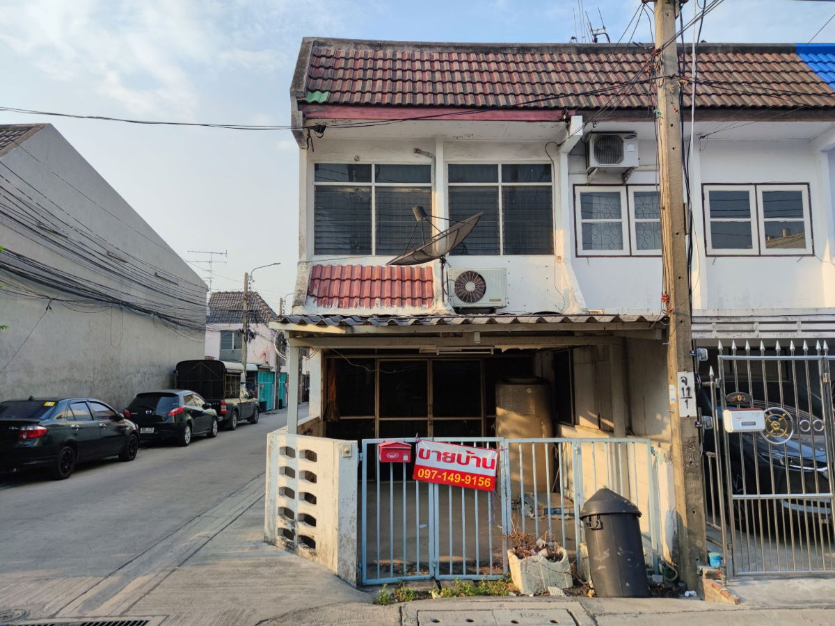 รูป 🏠 ขายบ้านทำเลทอง ลาดพร้าว 95 📍 เพียง 300 เมตรจากปากซอย | ปากซอยเป็นสถานีรถไฟฟ้าสายสีเหลือง | ราคา Hot Deal! - รูปที่ 1/3