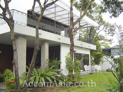 🔼🔽 AccomA 📩  3 BR House in  Lumphini (110306)
