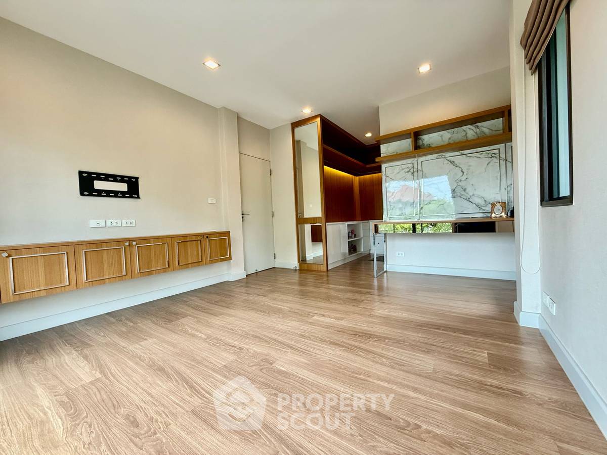 picture 4-BR House at Venue Rama 5 in Mueang Nonthaburi (ID 2099512) - 19/20