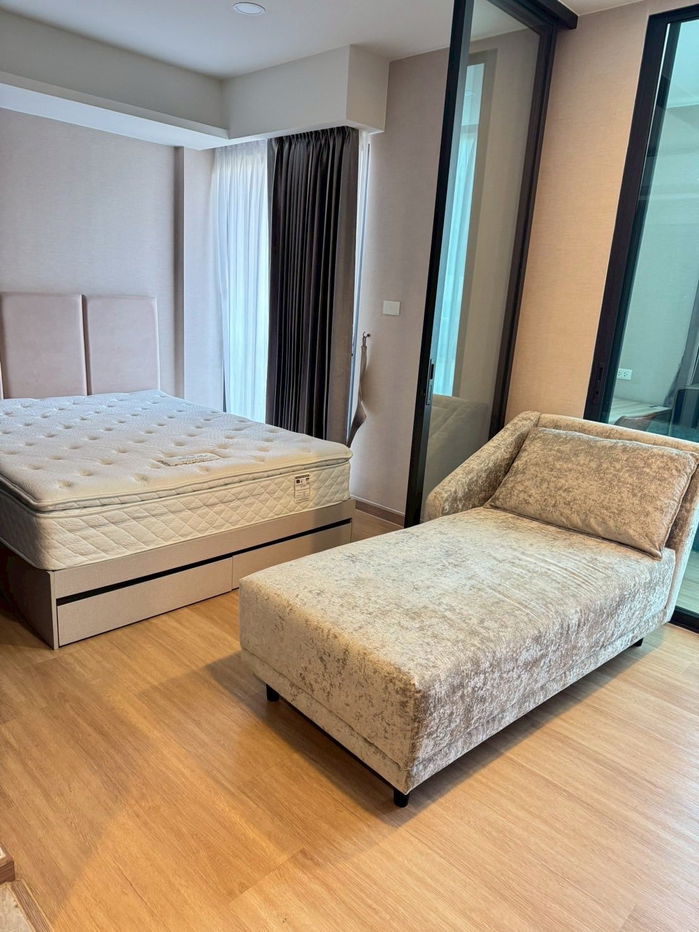 picture Urgent Rent!! Great Price! Beautifully Decorated Room at Lloyd Soonvijai-Thonglor - 10/19
