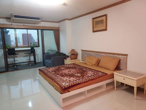 For rent: Sriwara Mansion 1, 18th floor