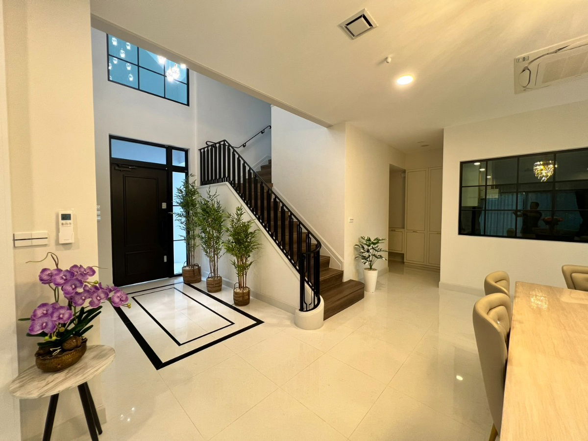 picture For rent: Nantawan Rama 9 project. Fulfill your luxurious life...with superior elegance and privacy in every dimension. Line ID: @951qfbfi - 18/34