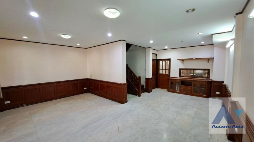 picture 🔼🔽 AccomA 📩 Home Office 4 BR Townhouse in Phra Khanong Nuea (AA37344) - 11/20