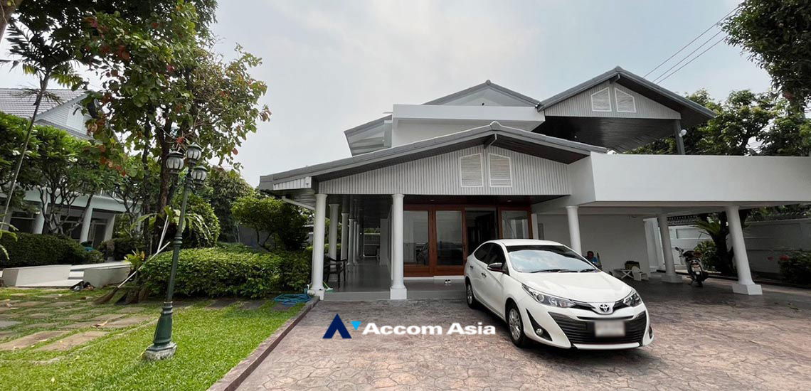 รูป 🔼🔽 AccomA 📩 Exclusive Detached House for Rent in Ekkamai – Private Gated Compound with Only 2 Homes! Shared Swimming pool & Garden (610073) - รูปที่ 5/20