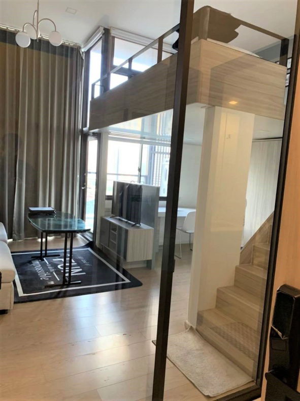 รูป Chewathai Residence Asoke แบบ Duplex เฟอร์ฯเครื่องใช้ไฟฟ้าครบ นัดชมด่วนโทร 063-384-4228 - รูปที่ 2/11