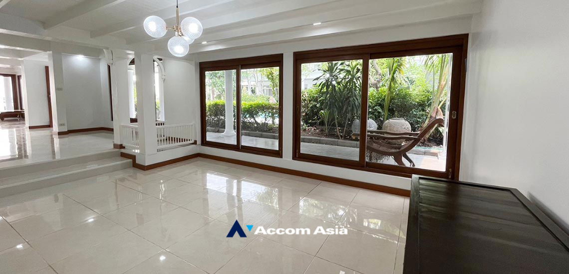รูป 🔼🔽 AccomA 📩 Exclusive Detached House for Rent in Ekkamai – Private Gated Compound with Only 2 Homes! Shared Swimming pool & Garden (610073) - รูปที่ 12/20