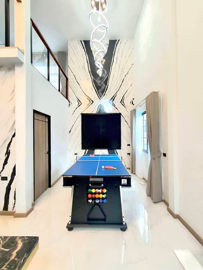 รูป 🔥 ให้เช่า บ้านเดี่ยวสุดหรูใหม่แกะกล่อง ย่านห้วยขวาง 🏡 ใกล้โรงเรียนนานาชาติ KIS, SISB, Regent และห้างร้านมากมาย Line ID : @951qfbfi - รูปที่ 7/9