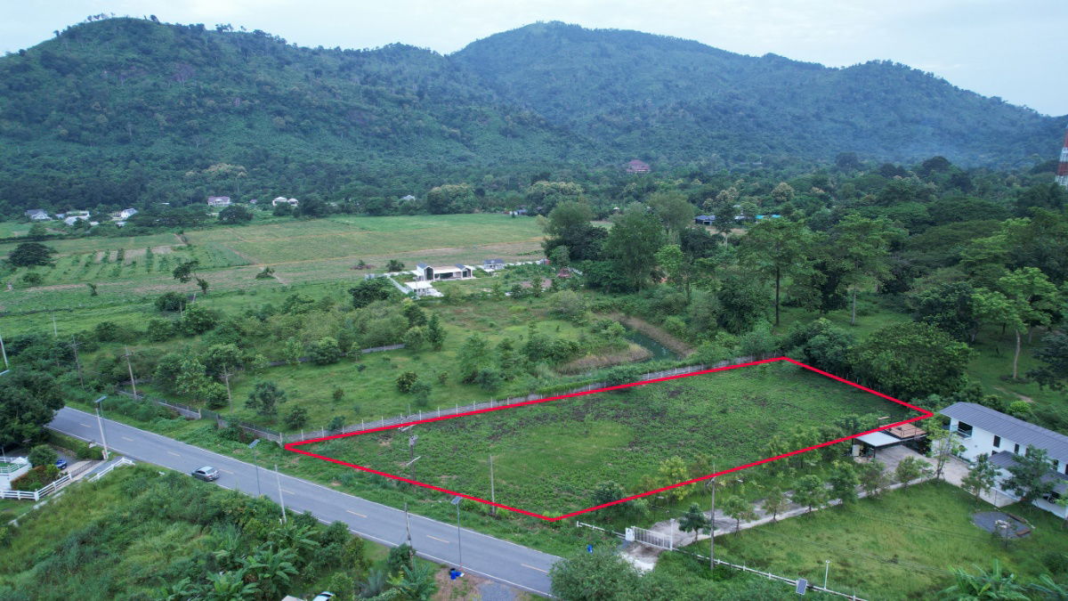 รูป ขายที่ดิน 2 ไร่ ติดถนนหลวง ตำบลเขาพระ หน้ากว้าง 50 เมตร วิวเขาชัด สวยบรรยากาศดี - รูปที่ 4/37