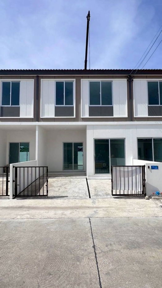 รูป มหาบ้านว่างให้เช่า – บ้านพฤกษา ศรีวารี PK 162   ทาวน์โฮม 2 ชั้น ดีไซน์ Modern Tropical  - รูปที่ 1/5