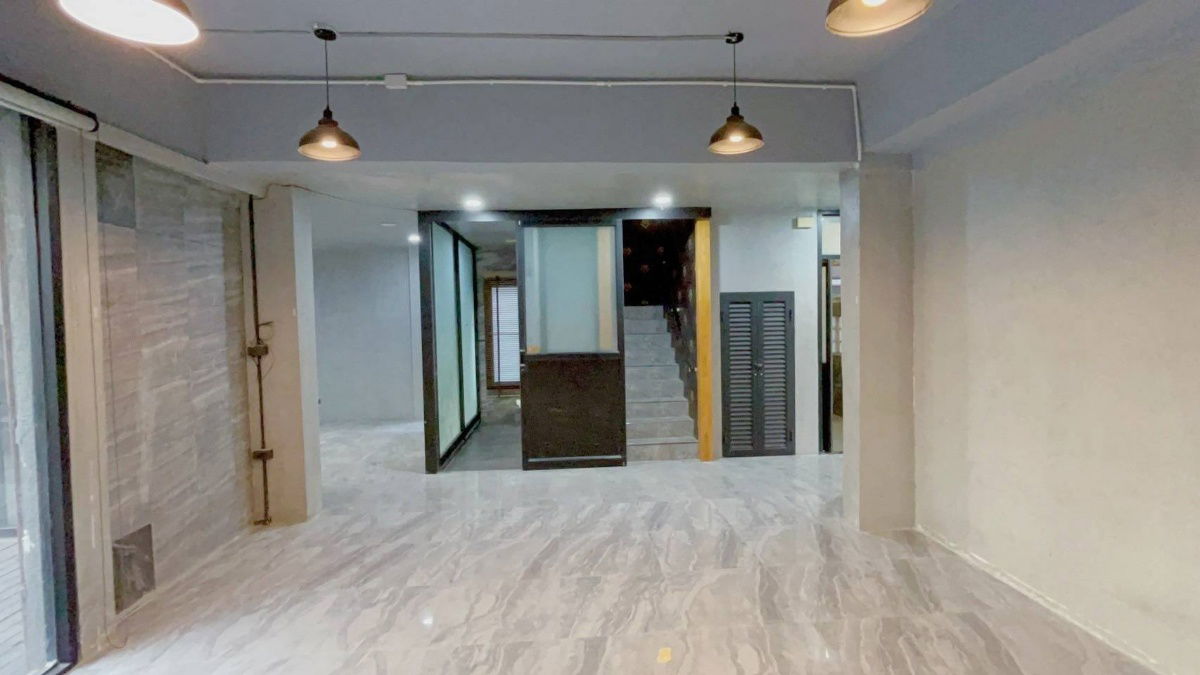 picture For rent: Noble Tara Town in Town, home in the heart of the city...fulfilling all the conveniences and privacy of your life. Line ID: @951qfbfi - 1/11