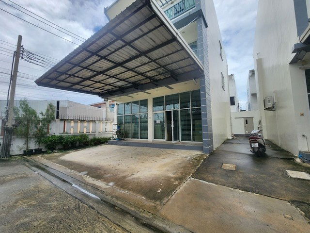 picture FOR SALE  TOWNHOUSE PROPERTY  9500000 BAHT. - 2/8