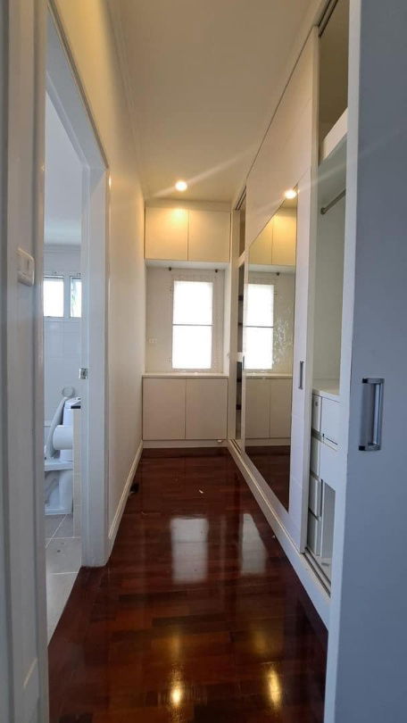 รูป ซื้อ ขาย เช่า Parkway Chalet รามคำแหง บ้านเดี่ยวหลังมุม ห้องกว้าง ครอบครัวอยู่สบาย 🏡 เดินทางสะดวก ใกล้สถานีรถไฟฟ้า เลี้ยงสัตว์ได้ Line ID : @951qfbfi - รูปที่ 10/13