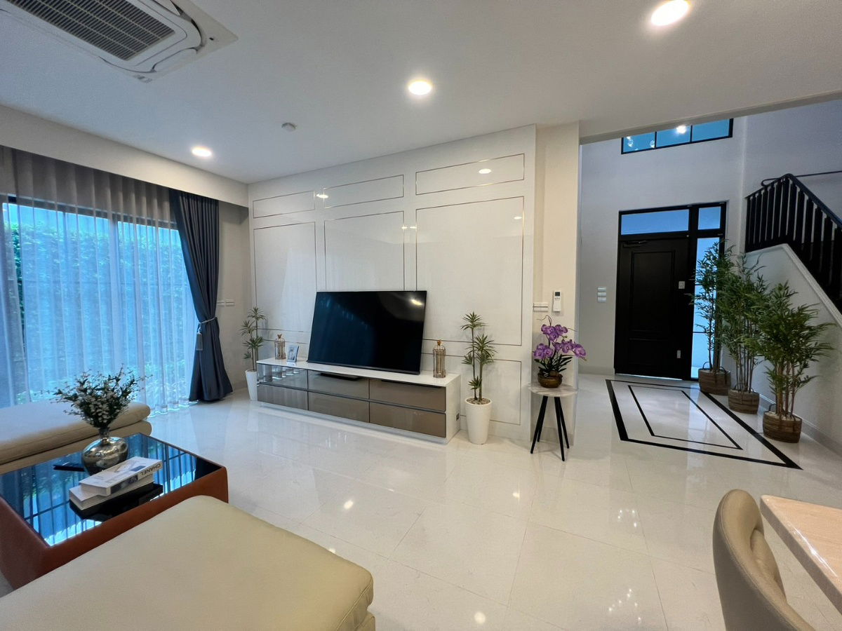 picture For rent: Nantawan Rama 9 project. Fulfill your luxurious life...with superior elegance and privacy in every dimension. Line ID: @951qfbfi - 25/34