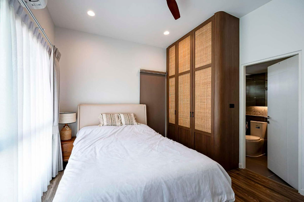 picture For rent: Burasiri Krungthep Kreetha Project. Experience timeless luxury...classic, simple, yet full of taste. Line ID: @951qfbfi - 13/21