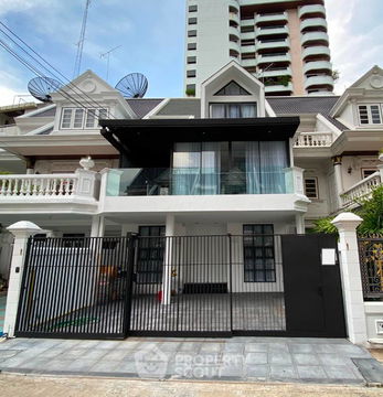 ทาวน์เฮาท์ 3-ห้องนอน ใกล้ BTS พร้อมพงษ์ (ID 2102029)