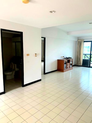 ขายคอนโด : ขายตามสภาพ ห้องใหญ่ ขนาด 85 ตร.ม. ใกล้มหาวิทยาลัยรามคำแหง ฟรีเฟอร์ เครื่องใช้ไฟฟ้า 4 อย่าง เข้าถึงถนนเส้นสำคัญเลียบด่วนรามอินทรา - รามคำแหง- พระราม 9 