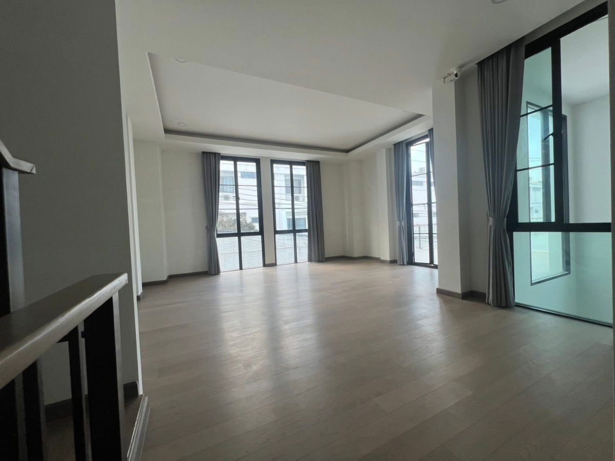 picture 3-storey detached house, luxury style, usable area over 400 sq m., Ekkamai-Sukhonthasawat location. Interested? Line ID: @951qfbfi - 3/8