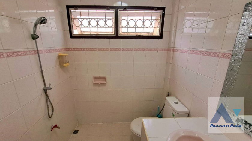 picture 🔼🔽 AccomA 📩 Home Office 4 BR Townhouse in Phra Khanong Nuea (AA37344) - 18/20