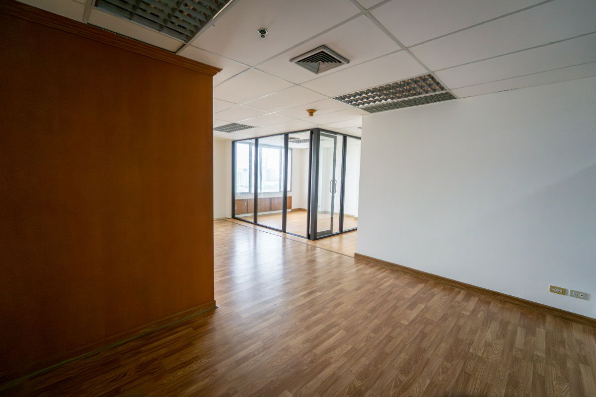 รูป ให้เช่าออฟฟิศรัชดาภิเษก Forum tower ใกล้ MRT เพียง 300 เมตร - รูปที่ 1/10